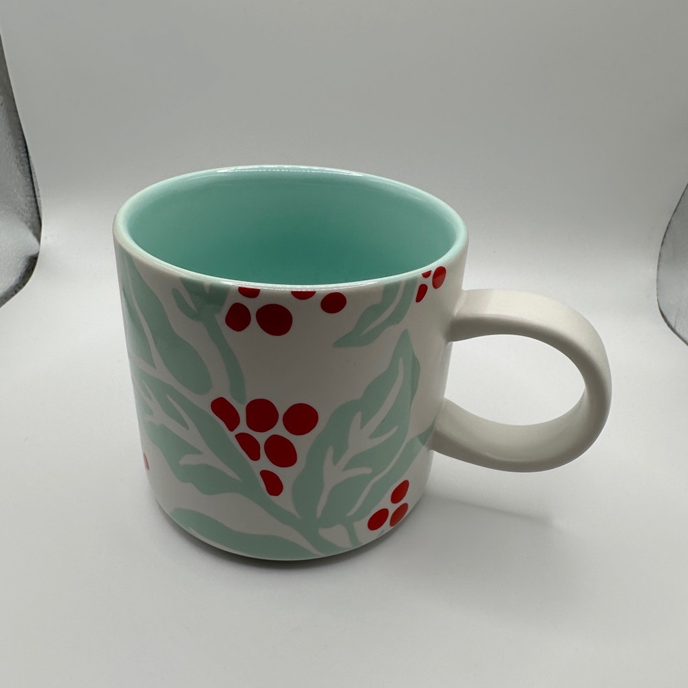 Starbucks 2018 Holiday holly and berry Christmas mug
